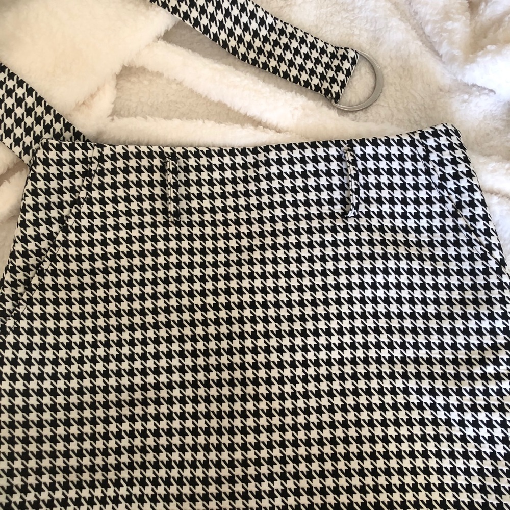 ⭐️ NWOT Forever21 B&W Mini Skirt + Belt - Picture 5 of 6
